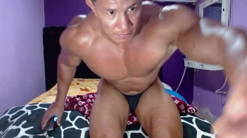 Snapshot of alex_bigcumvez chatting on 05/25/26, 11:33 perseuz online show from 05/25/26, 11:33
