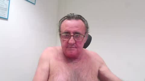 Snapshot of alex_fetishplayer chatting on 01/06/25, 04:23 Alex online show from 01/06/25, 04:23