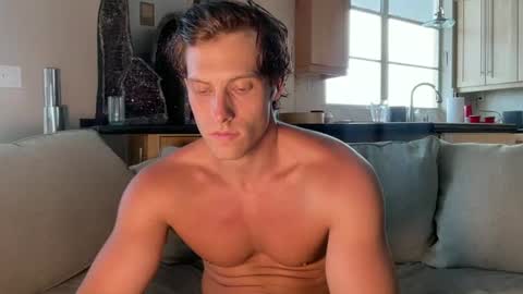 Snapshot of alex_islive chatting on 07/10/26, 10:45 Alex Stone online show from 07/10/26, 10:45