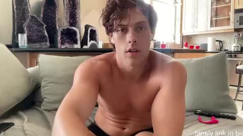 Snapshot of alex_islive chatting on 07/11/26, 08:11 Alex Stone online show from 07/11/26, 08:11
