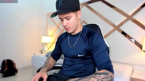 Snapshot of alex_pierce_ chatting on 02/19/26, 06:59 Alex online show from 02/19/26, 06:59