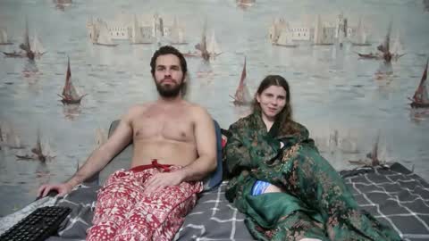 Alex and Sarah online show from 11/25/25, 12:10