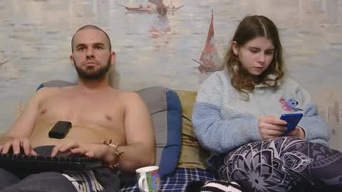 Alex and Sarah online show from 04/08/26, 01:05