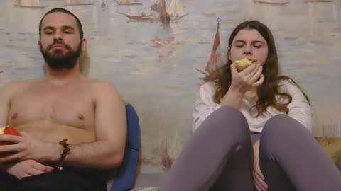 Alex and Sarah online show from 04/21/26, 04:23