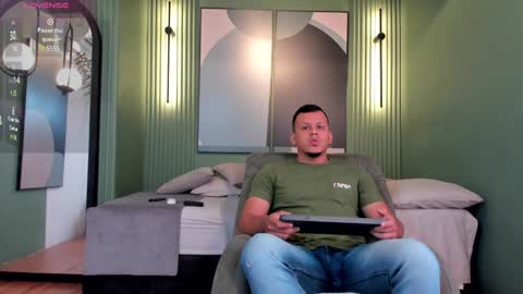 Snapshot of alex_tower chatting on 02/15/25, 07:06 Alex Towers online show from 02/15/25, 07:06