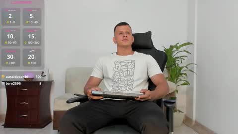 Snapshot of alex_tower chatting on 10/12/25, 11:37 Alex Towers online show from 10/12/25, 11:37