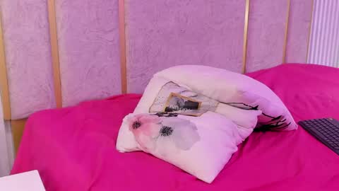 Snapshot of alexa_cutte_ chatting on 05/11/26, 04:04 A L E X A online show from 05/11/26, 04:04