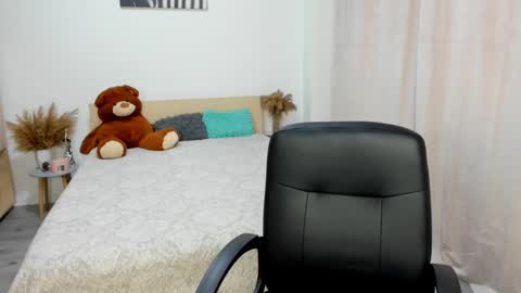 Snapshot of alexa_dolly chatting on 03/01/25, 08:45 Alexa online show from 03/01/25, 08:45