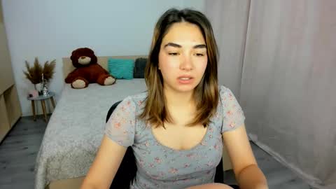 Snapshot of alexa_dolly chatting on 10/20/25, 06:36 Alexa online show from 10/20/25, 06:36