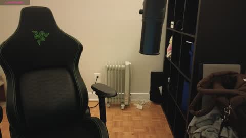 dont be afraid to click social media link its  working  just click on that  online show from 01/16/25, 02:41