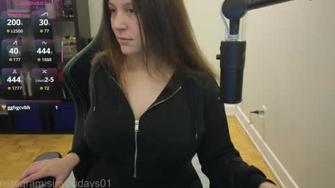 dont be afraid to click social media link its  working  just click on that  online show from 11/18/25, 10:36