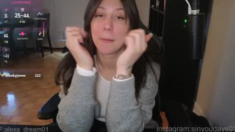 dont be afraid to click social media link its  working  just click on that  online show from 01/06/26, 09:18