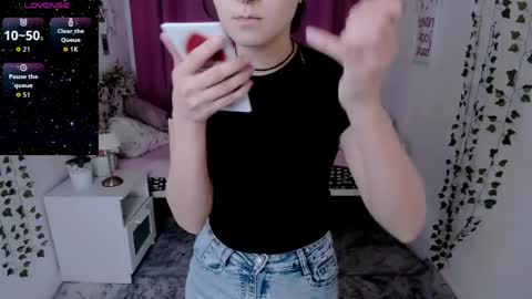 Snapshot of alexa_lexi chatting on 05/15/26, 10:55 alexa_lexi online show from 05/15/26, 10:55