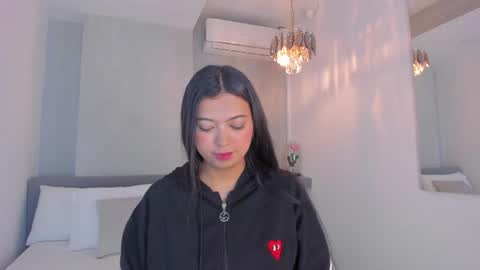 Snapshot of alexa_millers_ chatting on 06/19/26, 01:37 Alexa Millers online show from 06/19/26, 01:37