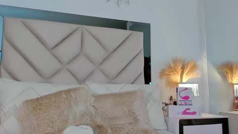 alexa_tobar online show from 09/17/25, 07:48