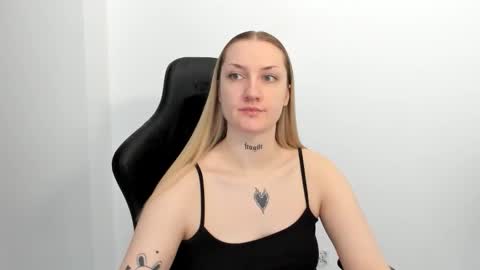 Snapshot of alexafragile chatting on 05/16/26, 10:36 Alexa online show from 05/16/26, 10:36