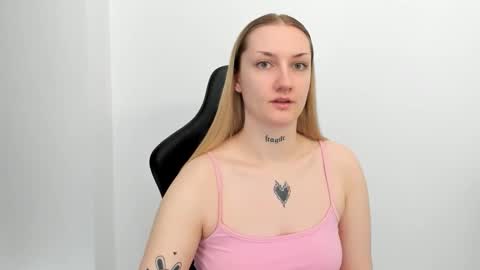 Snapshot of alexafragile chatting on 05/18/26, 11:05 Alexa online show from 05/18/26, 11:05