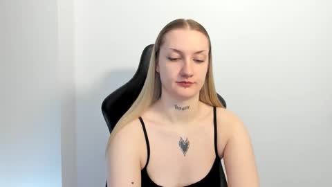 Snapshot of alexafragile chatting on 06/05/26, 11:27 Alexa online show from 06/05/26, 11:27
