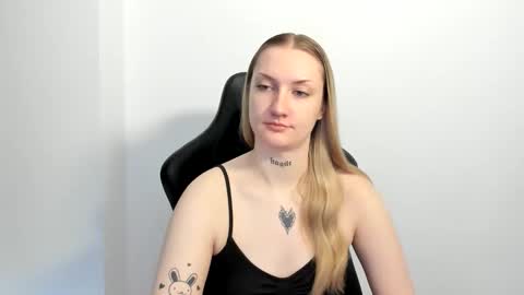 Snapshot of alexafragile chatting on 06/08/26, 11:21 Alexa online show from 06/08/26, 11:21