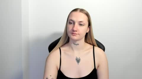 Snapshot of alexafragile chatting on 07/06/26, 11:51 Alexa online show from 07/06/26, 11:51