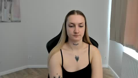 Snapshot of alexafragile chatting on 07/24/26, 10:57 Alexa online show from 07/24/26, 10:57