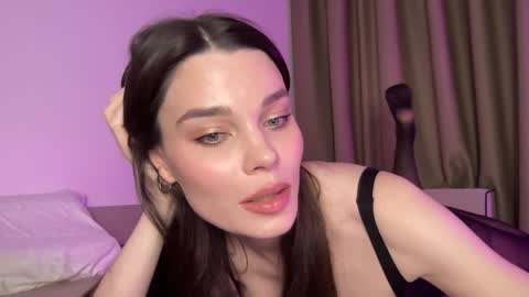 Ember Valentine online show from 04/05/26, 09:23