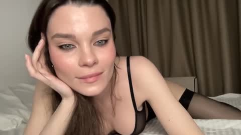 Ember Valentine online show from 04/10/26, 08:02
