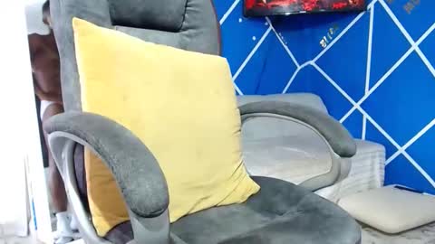 Snapshot of alexander_megan chatting on 11/18/25, 01:04 alexander online show from 11/18/25, 01:04