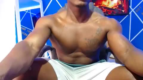 Snapshot of alexander_megan chatting on 12/17/25, 02:56 alexander online show from 12/17/25, 02:56