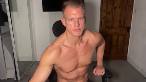 Snapshot of alexandersteelmuscle chatting on 10/24/25, 06:59 Alexander Steel online show from 10/24/25, 06:59