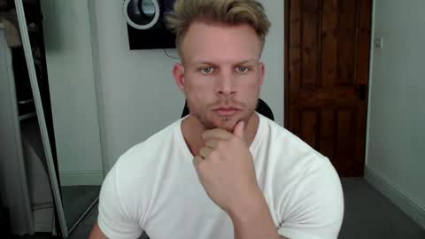 Snapshot of alexandersteelmuscle chatting on 04/03/26, 05:00 Alexander Steel online show from 04/03/26, 05:00