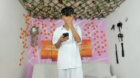 chicos hot online show from 02/24/25, 12:30