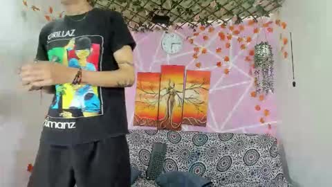 chicos hot online show from 12/15/25, 04:33