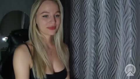 Snapshot of alexandmonika chatting on 09/21/25, 04:19 AlexAndMonika online show from 09/21/25, 04:19