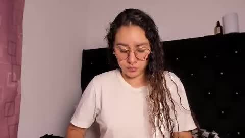 Snapshot of alexandra_clauss chatting on 11/05/25, 01:05 alexandra clauss online show from 11/05/25, 01:05