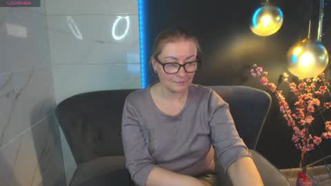 Snapshot of alexandra_kind chatting on 12/17/24, 02:33 Alexandra online show from 12/17/24, 02:33