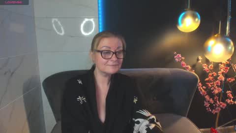 Snapshot of alexandra_kind chatting on 12/19/24, 06:01 Alexandra online show from 12/19/24, 06:01