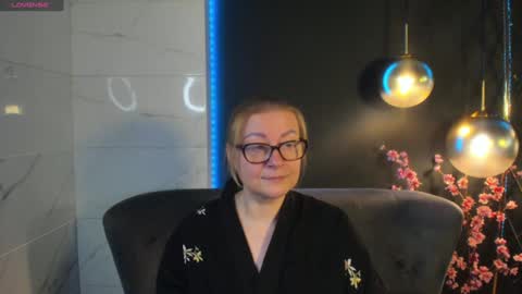 Snapshot of alexandra_kind chatting on 12/28/24, 02:10 Alexandra online show from 12/28/24, 02:10