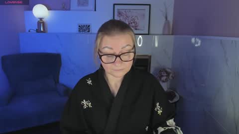 Snapshot of alexandra_kind chatting on 01/03/25, 07:39 Alexandra online show from 01/03/25, 07:39