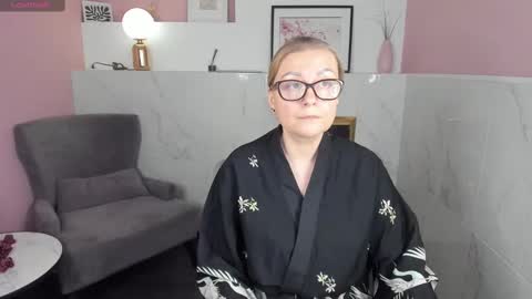 Snapshot of alexandra_kind chatting on 02/12/25, 09:33 Alexandra online show from 02/12/25, 09:33