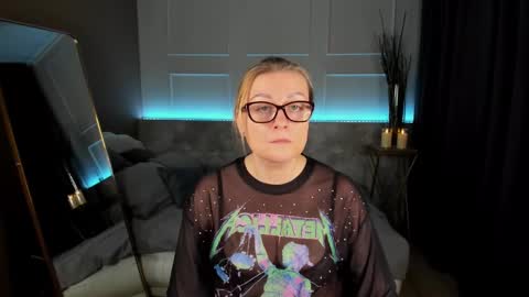 Snapshot of alexandra_kind chatting on 02/19/25, 12:57 Alexandra online show from 02/19/25, 12:57