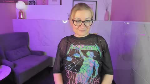 Snapshot of alexandra_kind chatting on 02/23/25, 02:57 Alexandra online show from 02/23/25, 02:57