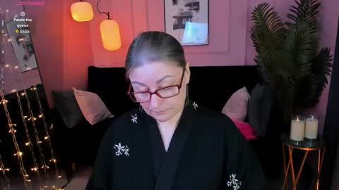 Snapshot of alexandra_kind chatting on 02/25/26, 08:40 Alexandra online show from 02/25/26, 08:40