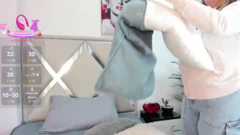 Snapshot of alexandra_torress chatting on 02/01/26, 11:53 alexandra online show from 02/01/26, 11:53