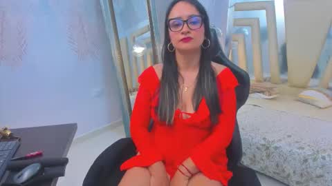 Alexandra Milff  online show from 10/19/25, 03:51