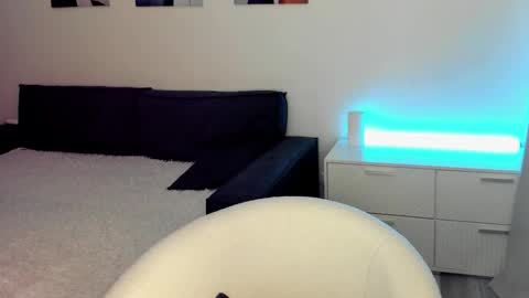 Snapshot of alexarti chatting on 01/18/26, 04:49 Alex online show from 01/18/26, 04:49