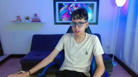 Snapshot of alexcum_18 chatting on 05/07/26, 02:11 alex online show from 05/07/26, 02:11
