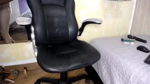 Snapshot of alexe_xx chatting on 12/09/24, 04:12 Alex online show from 12/09/24, 04:12