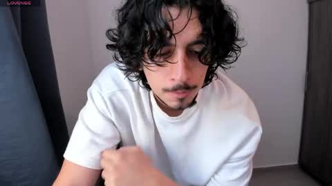 Snapshot of alexfloreszzz chatting on 05/12/26, 12:46 alexfloreszzz online show from 05/12/26, 12:46