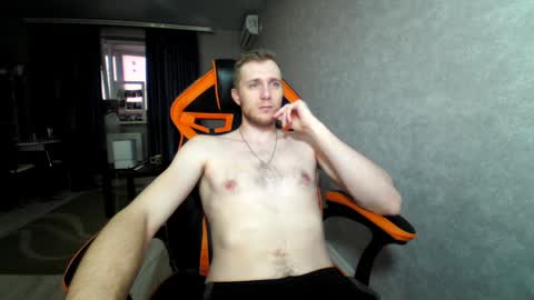 Snapshot of alexfox2018 chatting on 12/25/24, 01:30 Alex online show from 12/25/24, 01:30